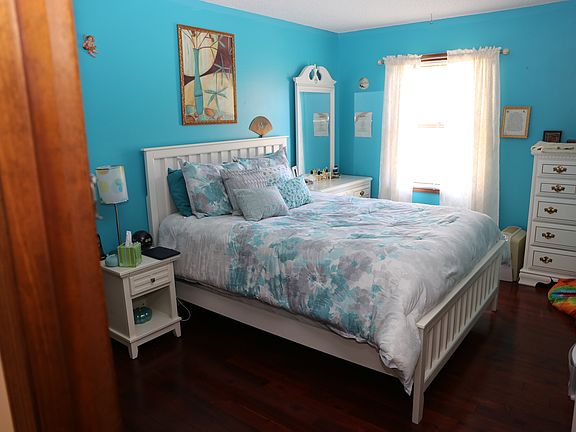Bedroom 2 (Hdwd. Fl.)