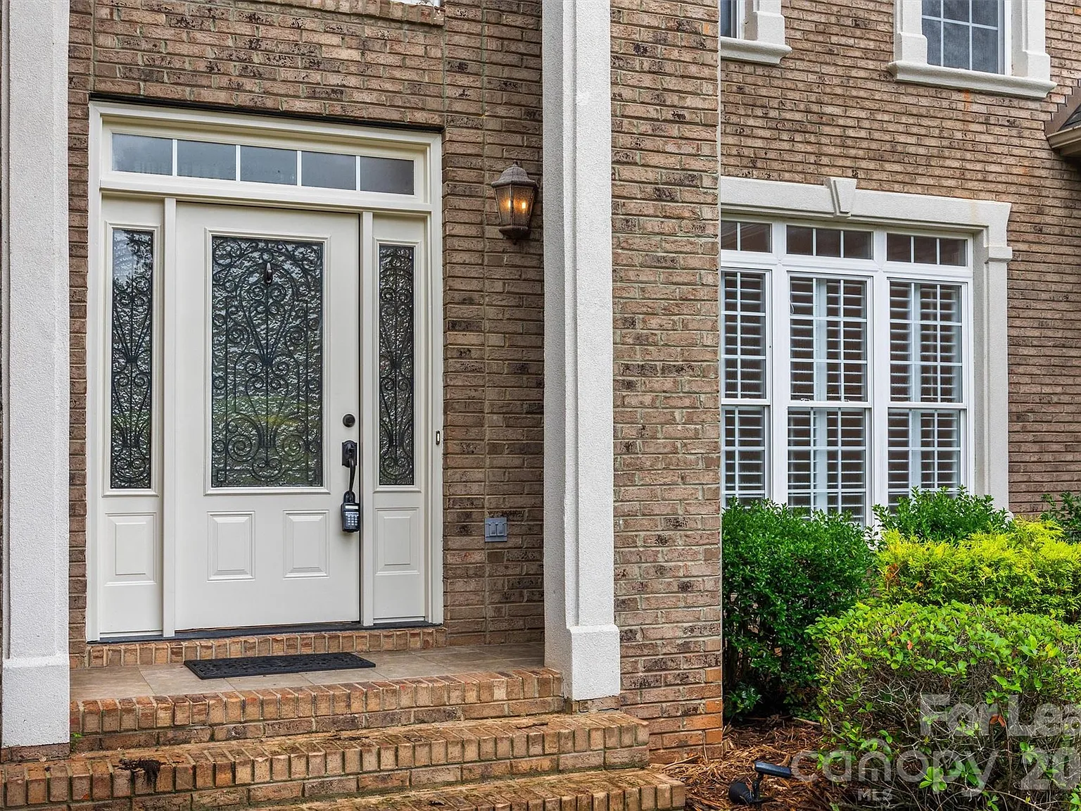 4 bed, 3.5 bath, 4571 sqft, $4,100 — Photo 2