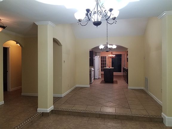3rd image of 409 Potranca Ct