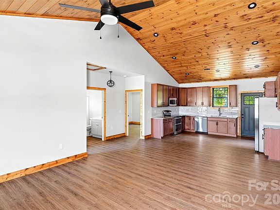 3rd image of 1652 Doggett Rd