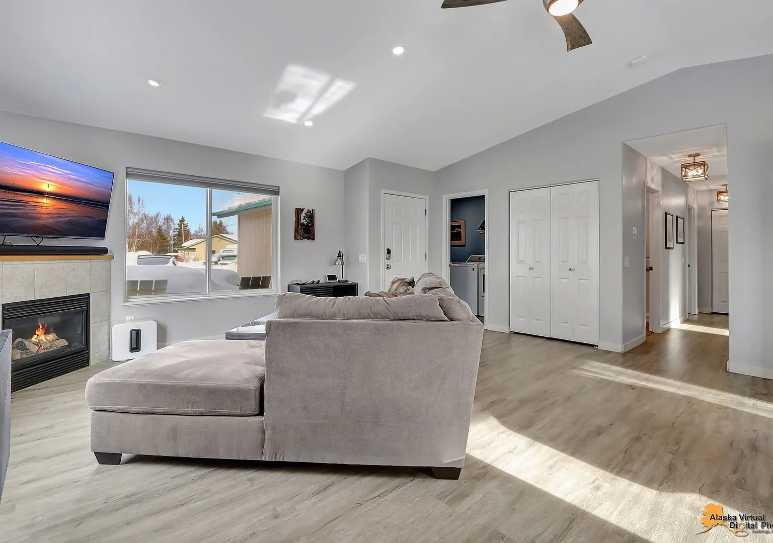 Fully Furnished Three Bedroom Executive Rental, Close to the Airport! — Photo 4
