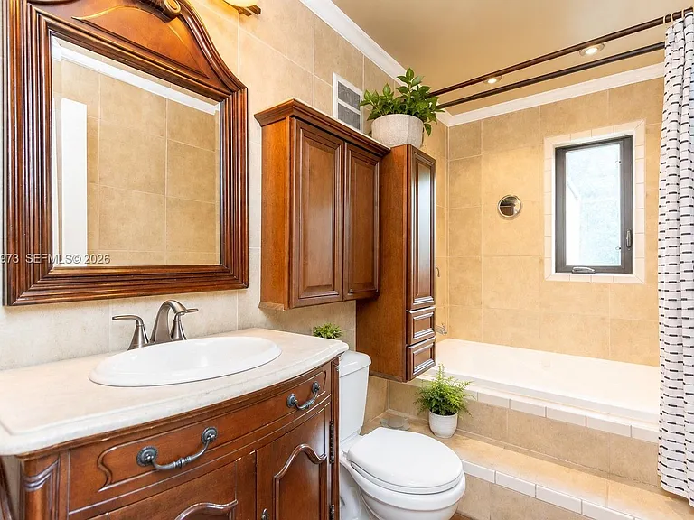 633 Mokena Dr — Photo 9