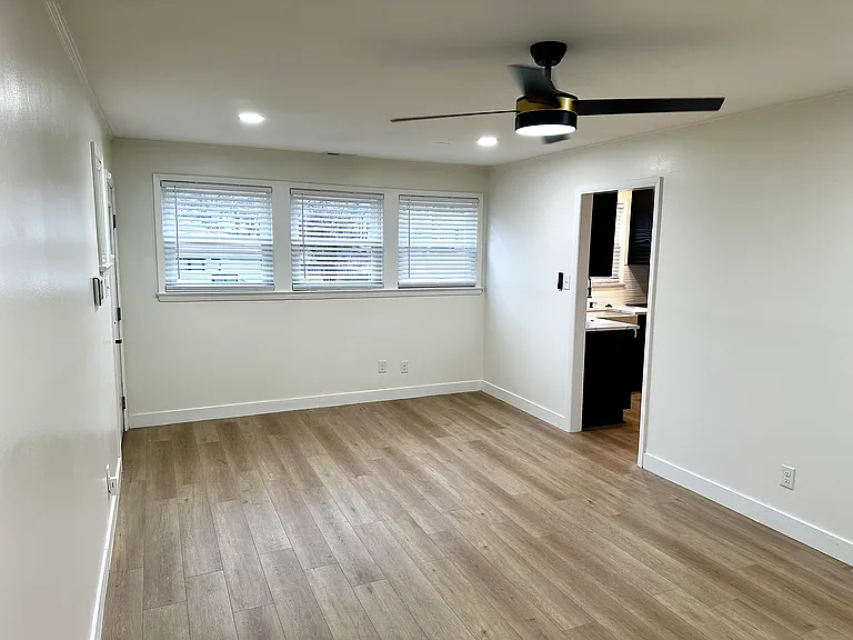 1450 Academy St — Photo 9