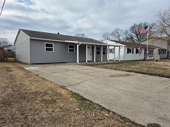 3rd image of 2176 Bern Ave