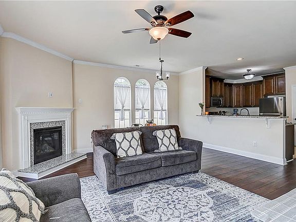 4th image of 2837 Estella Dr #1