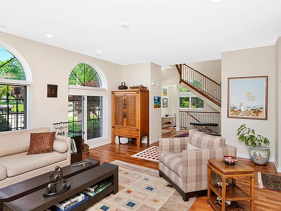 4th image of 632 Lasalle Pl