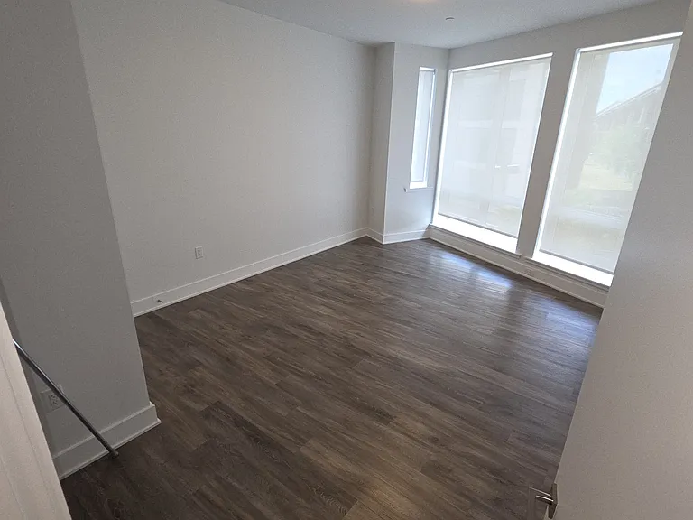 403 7th St #305 — Photo 10