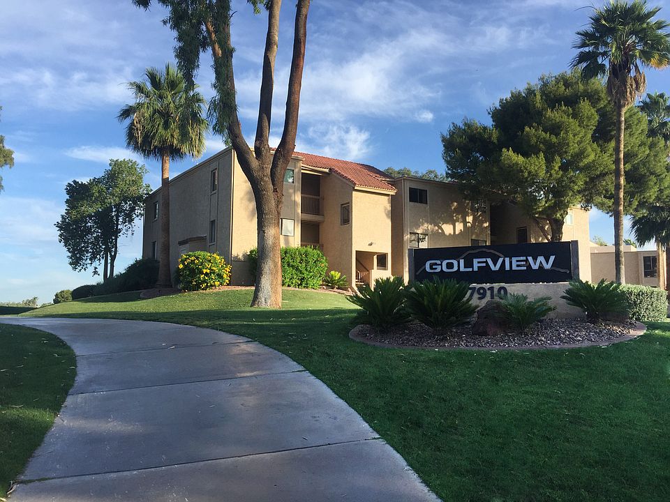 Entrance to Golfview
