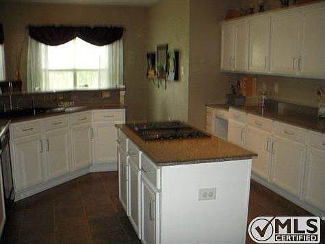 3rd image of 908 Bonanza Dr