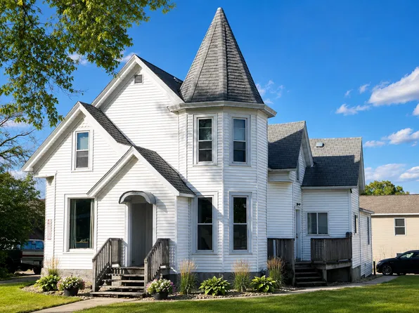 1009 W 22nd St #44, Cedar Falls, IA 50613