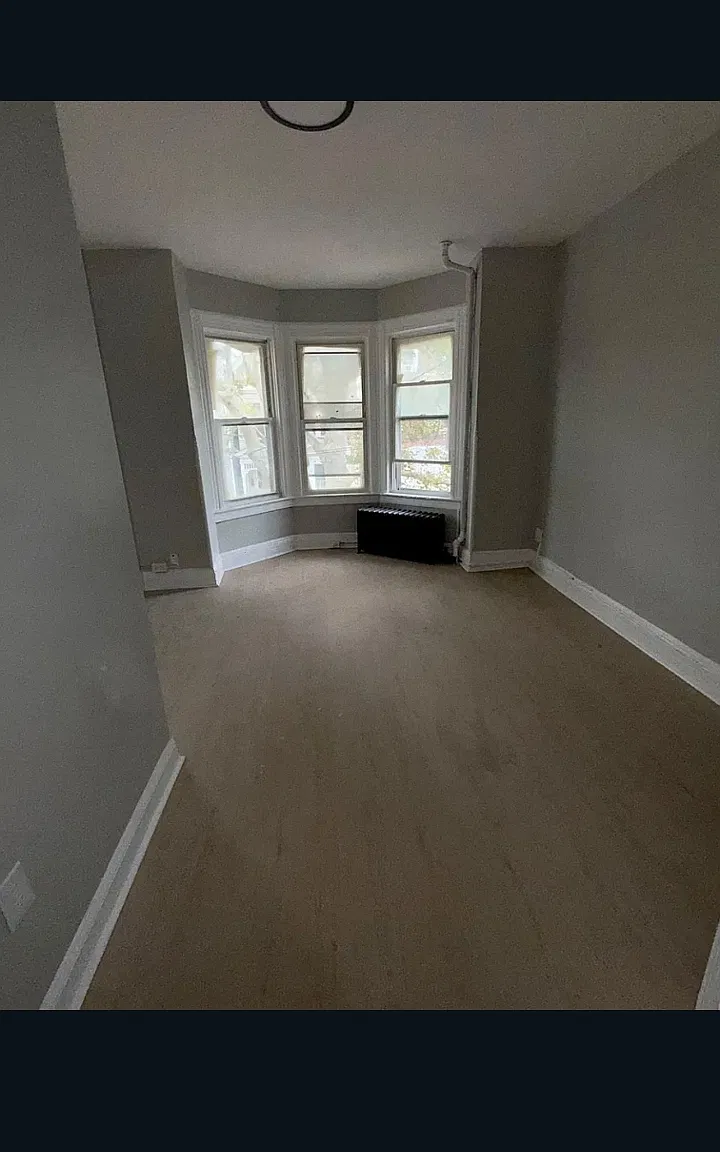 3 bed, $2,200 — Photo 2