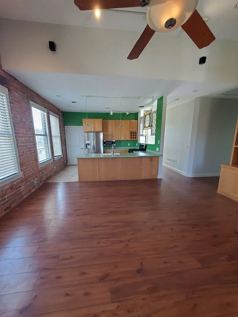 Awesome Downtown Moline Apartment Close to Arsenal — Photo 3