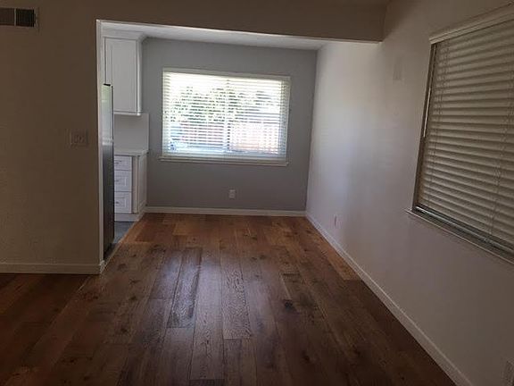 3rd image of 1621 Sierra St