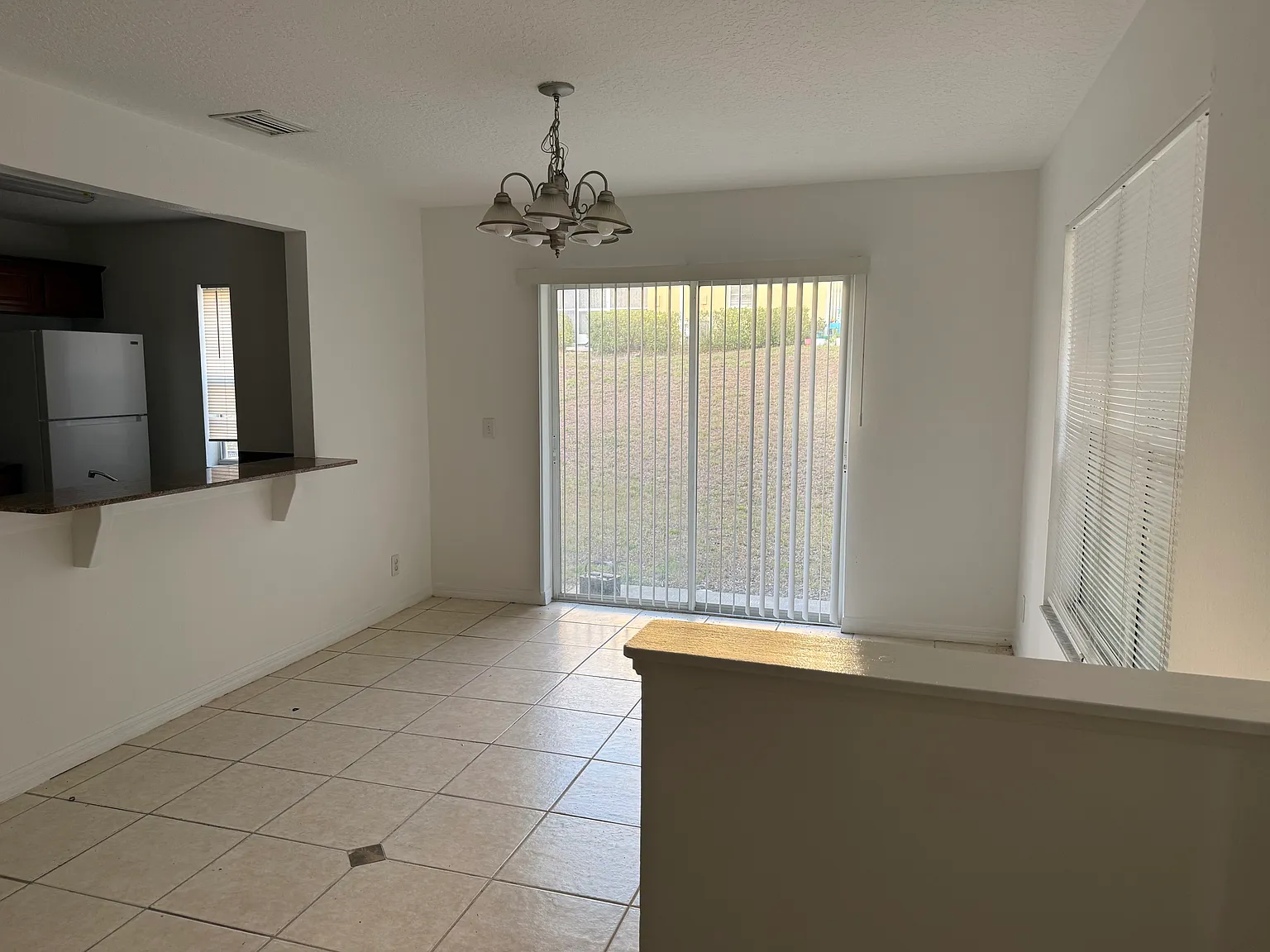 3 bed, 2.5 bath, 1250 sqft, $800 — Photo 2