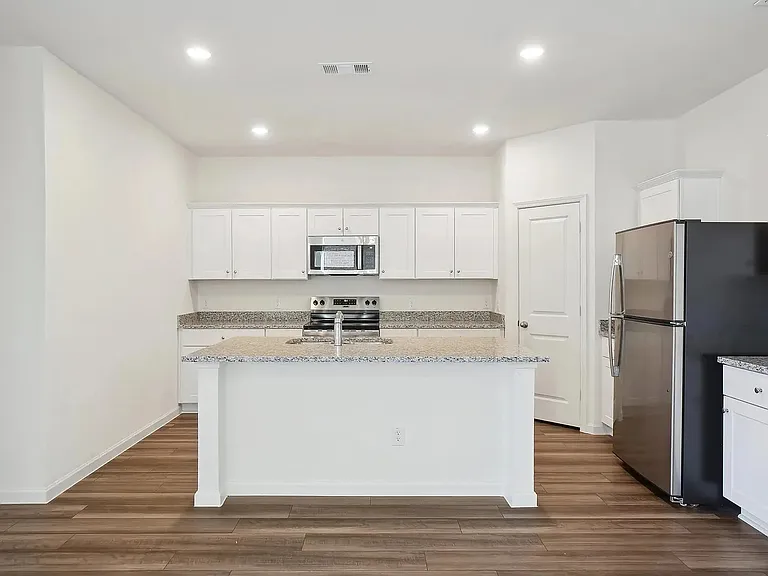 2200 Meadow Park Dr — Photo 7