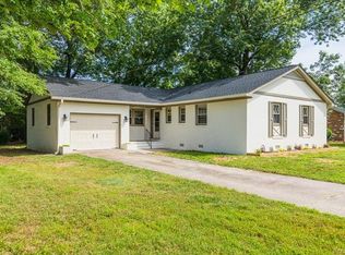 131 Sherwood Dr, Colonial Heights, VA 23834