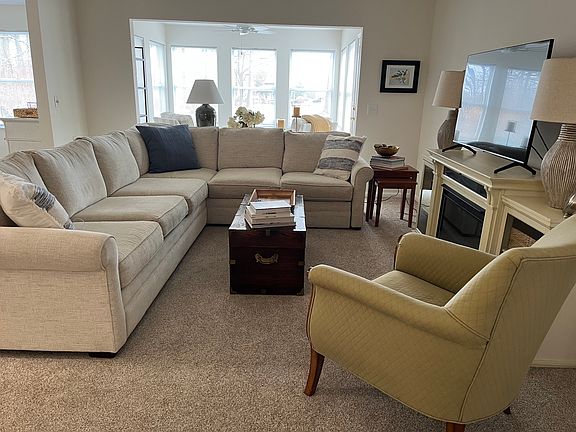 2nd image of 581 N Vineyard Cir