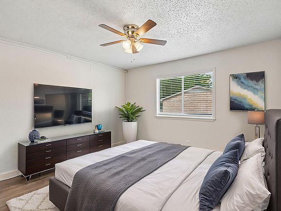 2nd image of 2417 Louise St #1B-1Ba-534Sqft