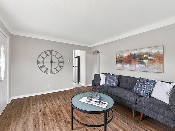5th image of 1475 Ivy Ave E