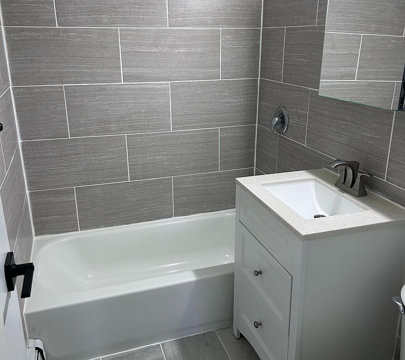 1st image of 740 W 7th St APT B10