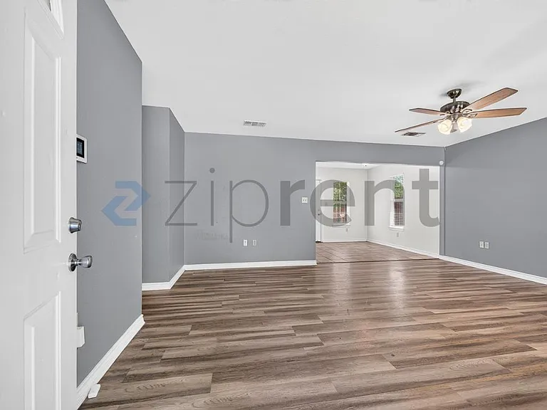 940 Chase St — Photo 5