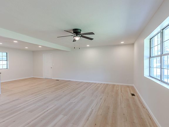 4th image of 234 Peach St