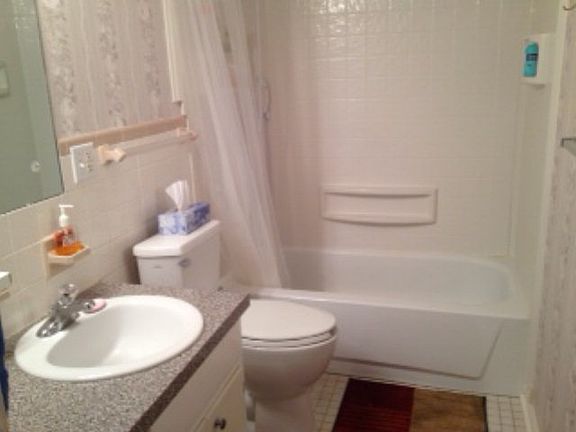 5th image of 1737 College Dr