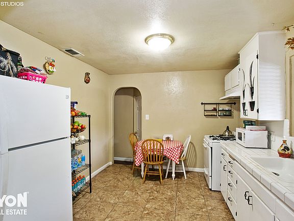 4th image of 2152 Verano St