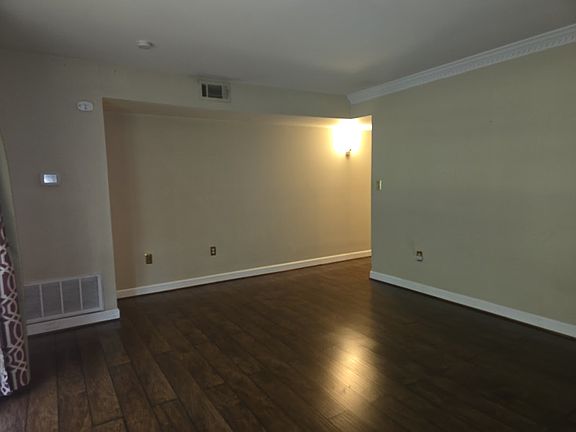 4th image of 122 Towne Square Dr