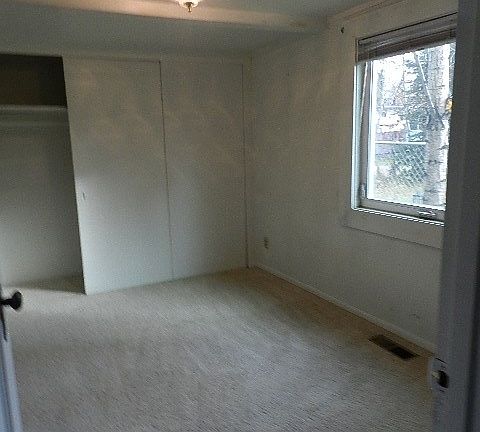 4th image of 203 E St