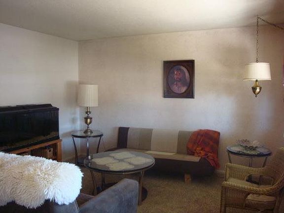 5th image of 389 Rose Ave