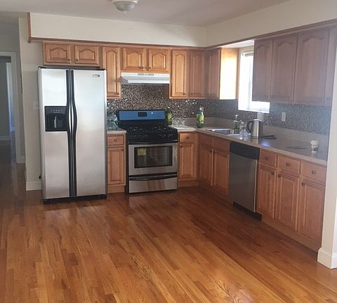 5th image of 2747 Gifford Ave 1 Fam