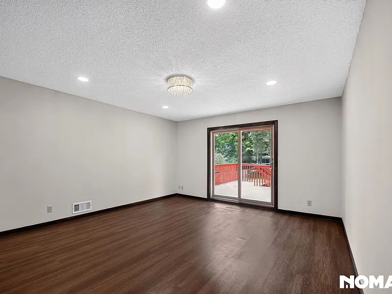 9720 Pleasant Ave S — Photo 12