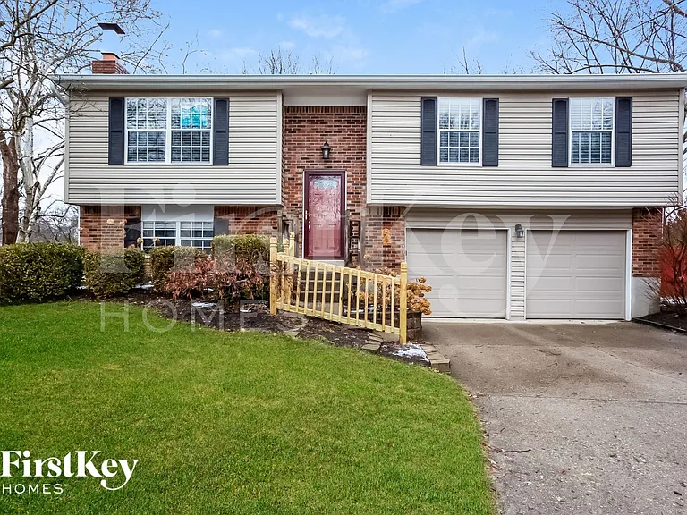 111 Timberlake Ct — Photo 1