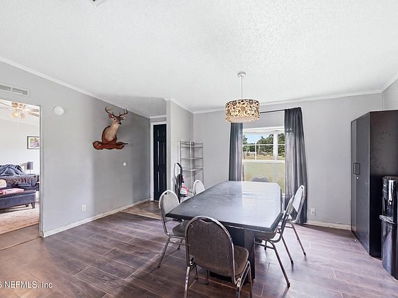 4th image of 85 CURRANT Avenue