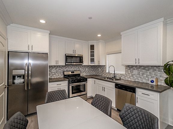 3rd image of 7207 S La Cienega Blvd #7213