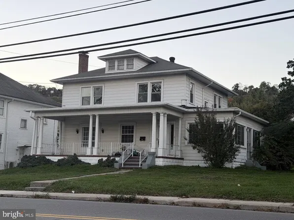 703 W 4th St, Lewistown, PA 17044