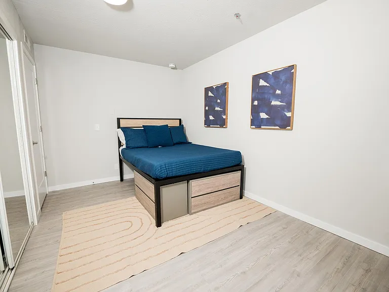 908 W Stoughton St — Photo 14