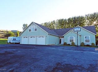 915 Baker Rd, Selah, WA 98942