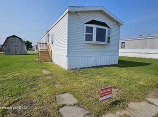 411 Westside Trailer Ct #411, Roseau, MN 56751