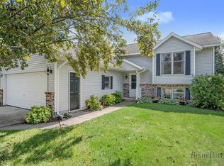2446 Dewberry Dr NE, Grand Rapids, MI 49505