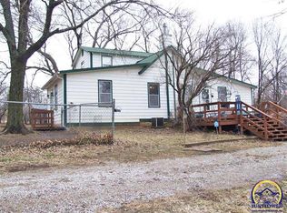 140 NE 35th St, Topeka, KS 66617