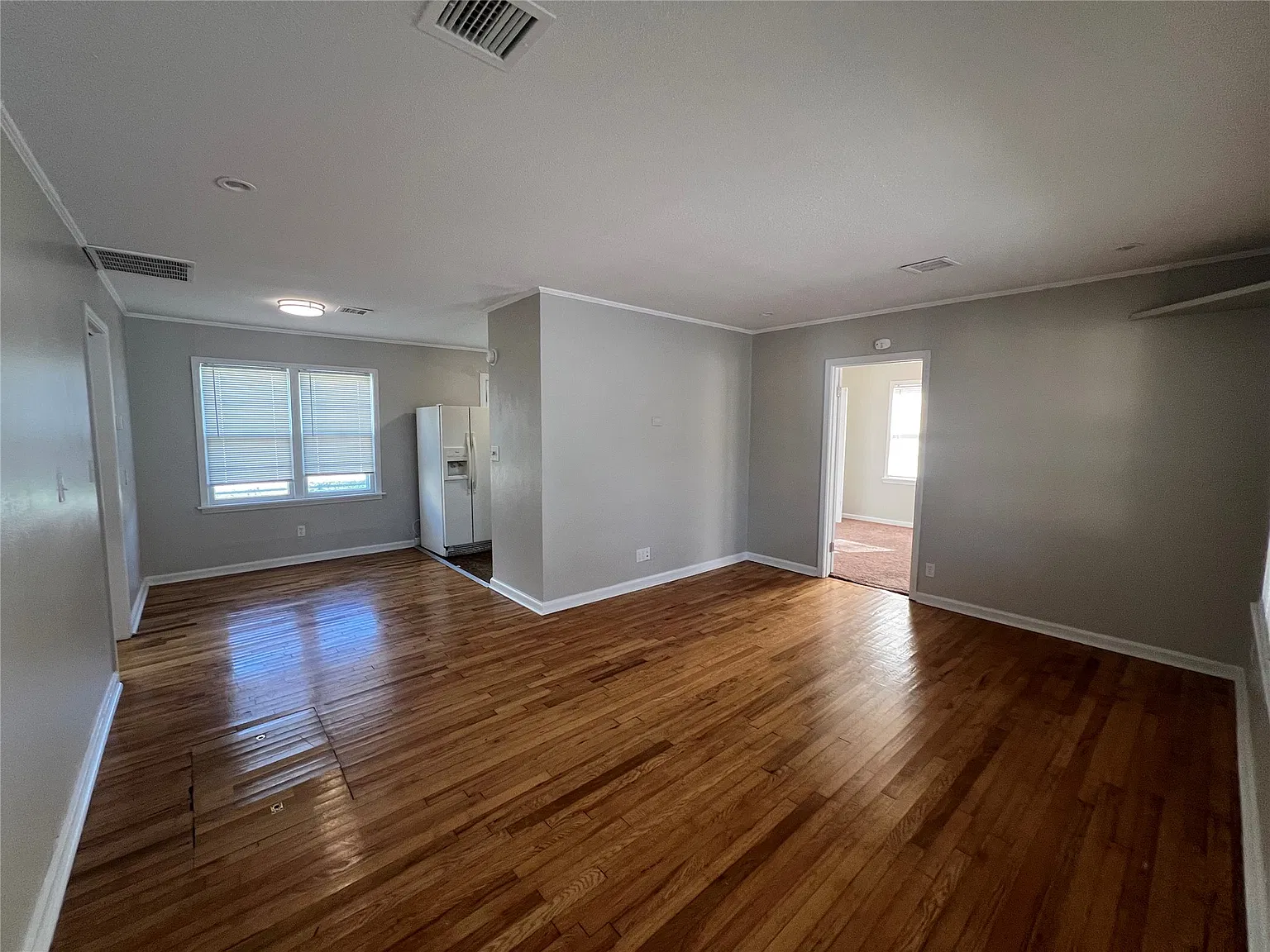 2 bed, 1.0 bath, 935 sqft, $1,250 — Photo 2