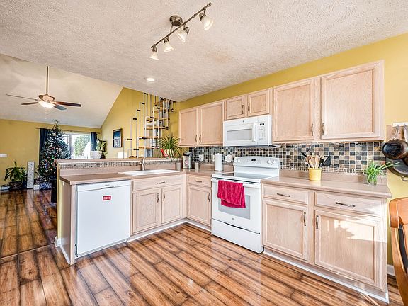 5th image of 1275 Tiree Dr