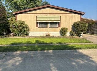3 Concert Ct, Olmsted Falls, OH 44138