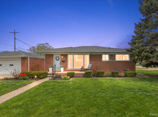 18241 Airport Rd, Fraser, MI 48026