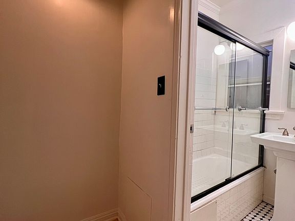 5th image of 535 N Alexandria Ave APT 108