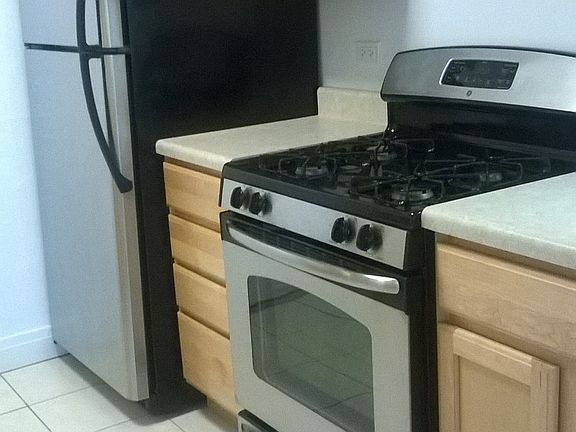 3rd image of 531 W Wellington Ave APT 04