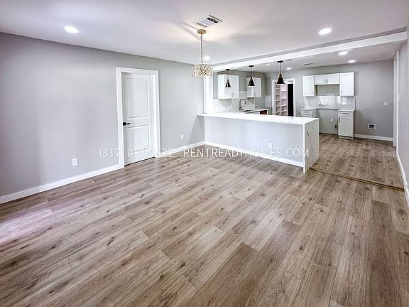 3rd image of 1219 Des Jardines St