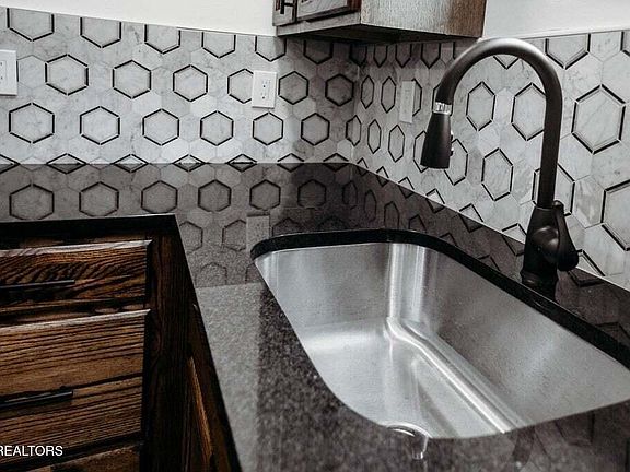 2nd image of 2401 Top View Cir